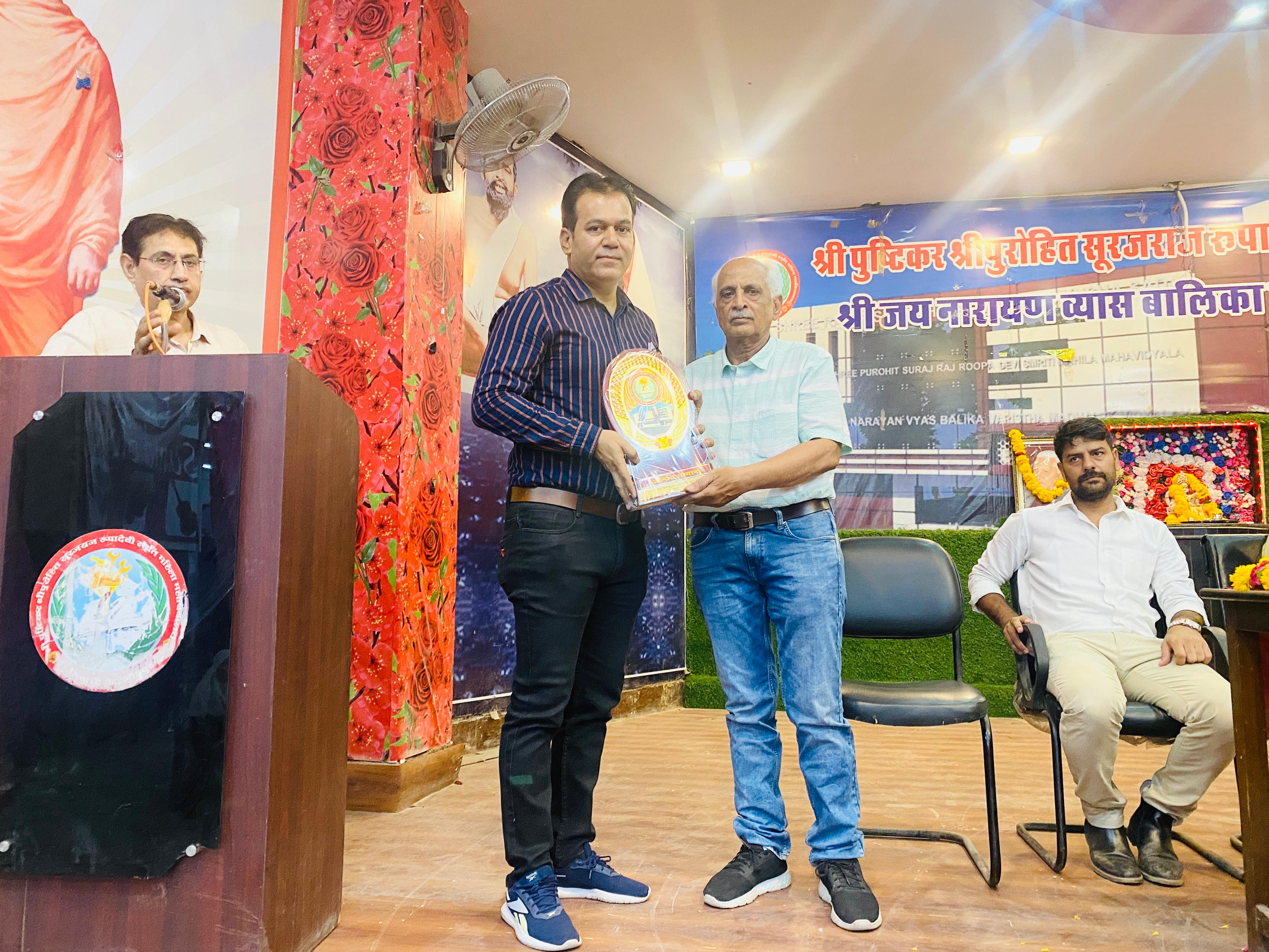 Vinod Vyas, Director E-Cybertech Solution, being honoured as Chief Guest at Free Skill Development Camp for Girls in Jodhpur